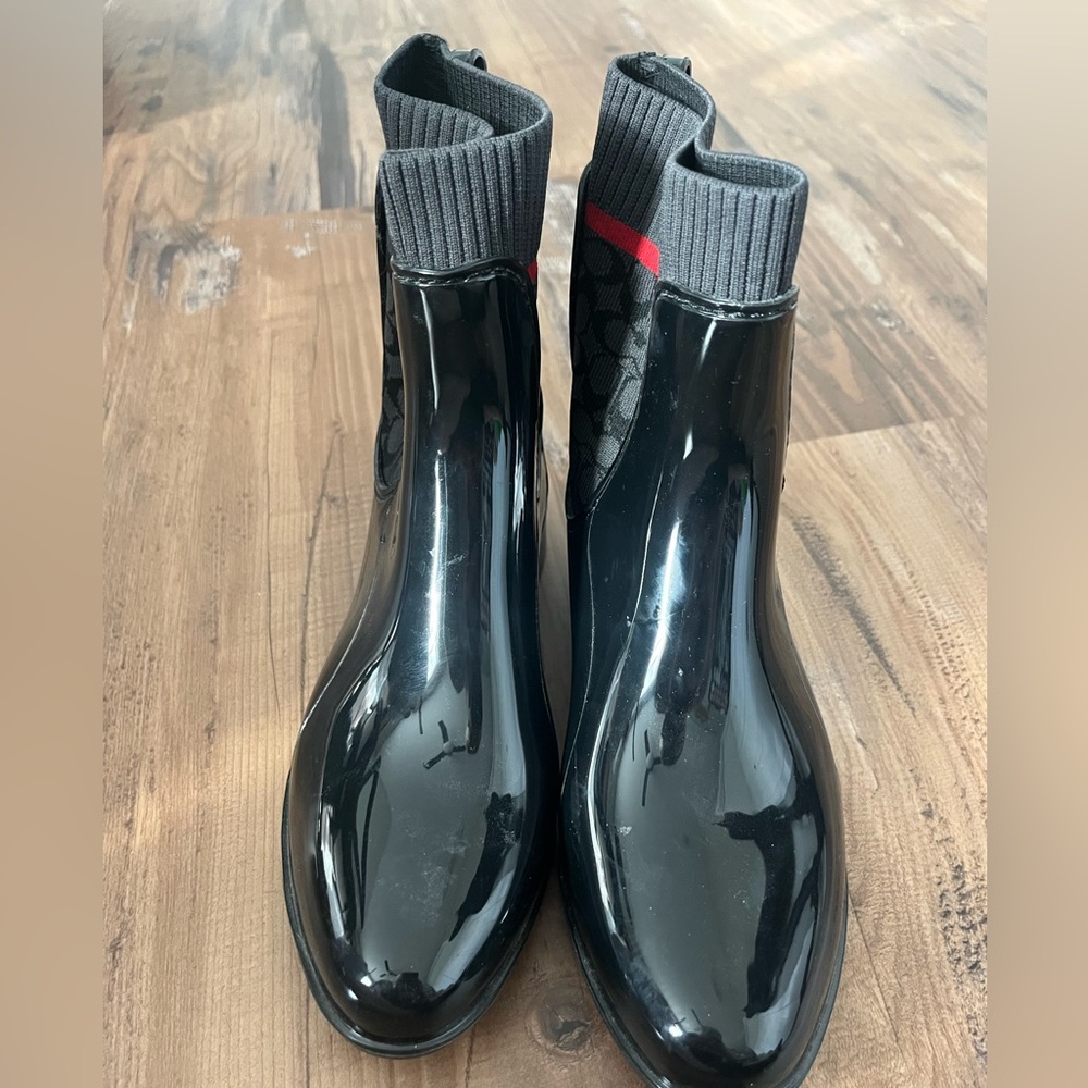 Coach Women’s 7 Rivington Rain Booties Black Rubber Ankle Boots Red Logo Knit - Picture 4 of 8